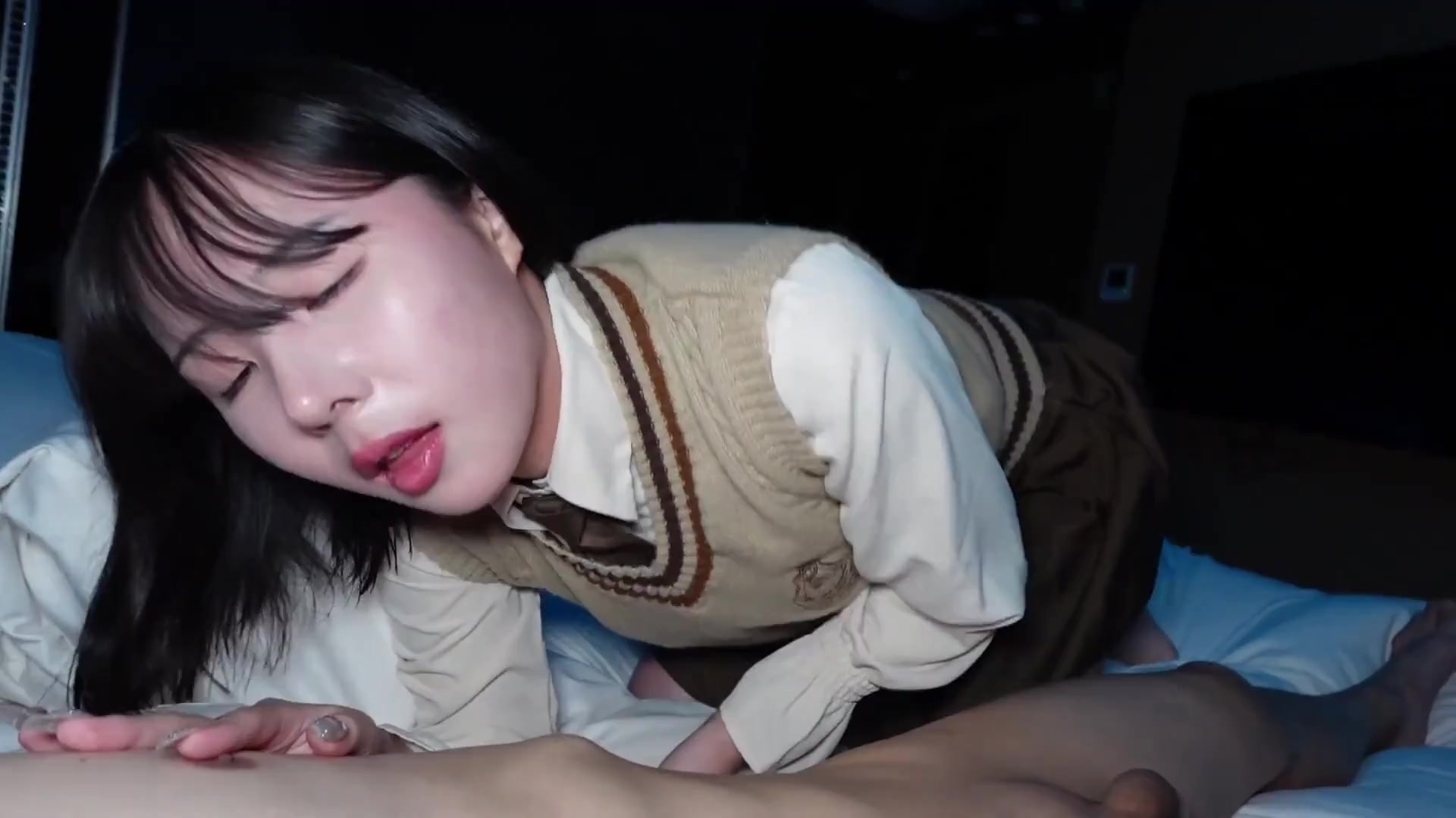 FC2-PPV-4792612: Cơn Mưa Tình Dục Bất Ngờ Từ Cô Y Tá Gợi Cảm!